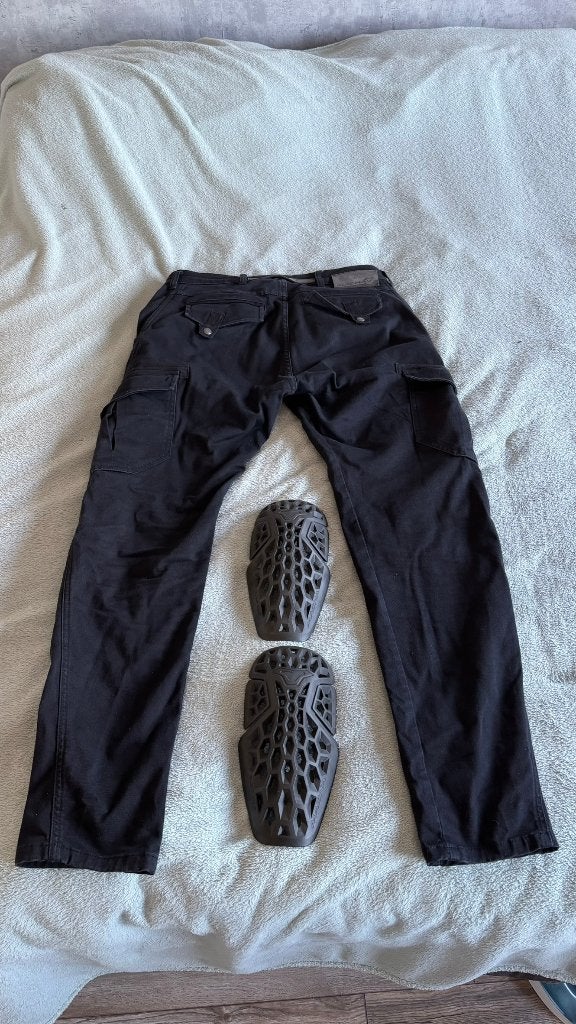 Macna motorbroek met kevlar en kniebeschermers, Motoren, Kleding | Motorkleding, Ophalen, Dames, Broek | textiel, Tweedehands