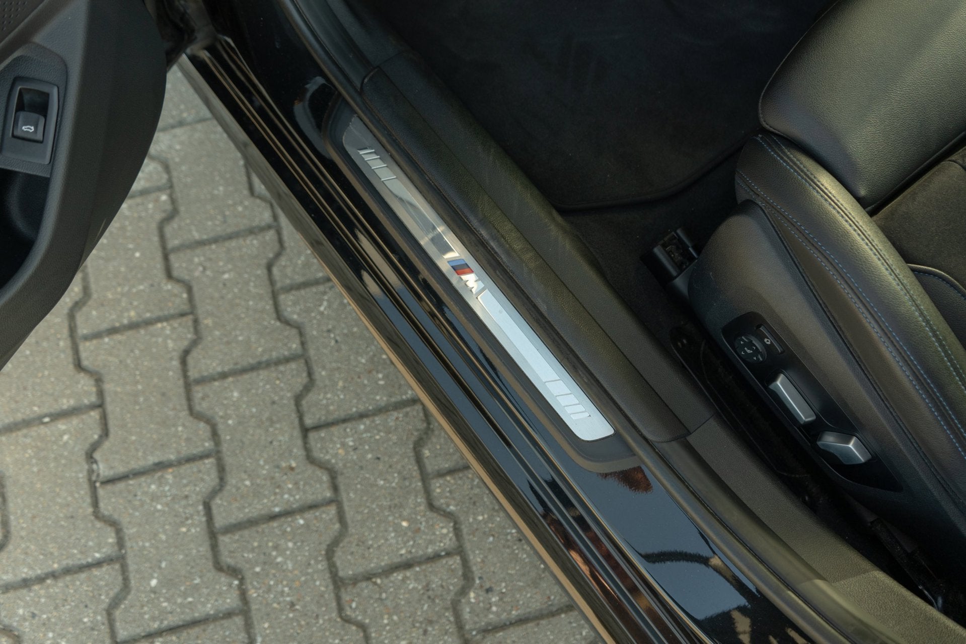 Foto 16 van BMW 3-serie Touring 320e M Sport PANO M-performance 19 Inch