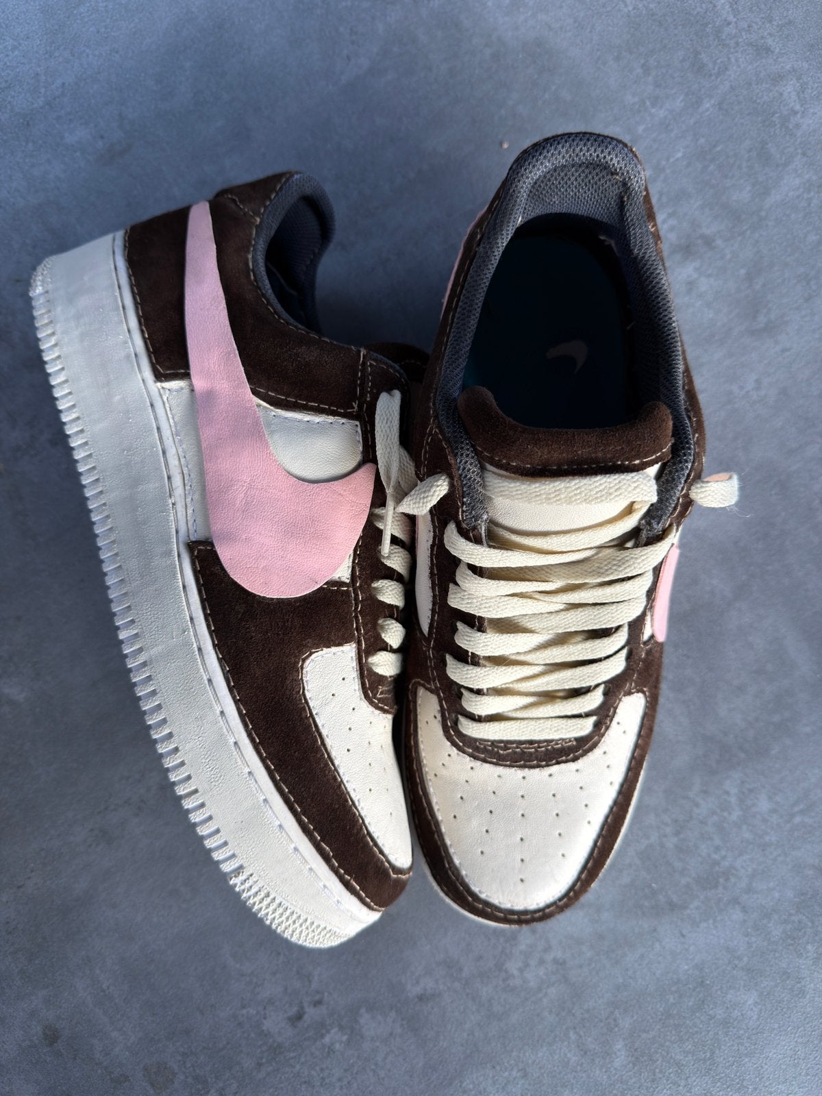 Custom AF1 Coconut Milk - Maat 42, Kleding | Heren, Schoenen, --, Bruin, Ophalen of Verzenden, Zo goed als nieuw