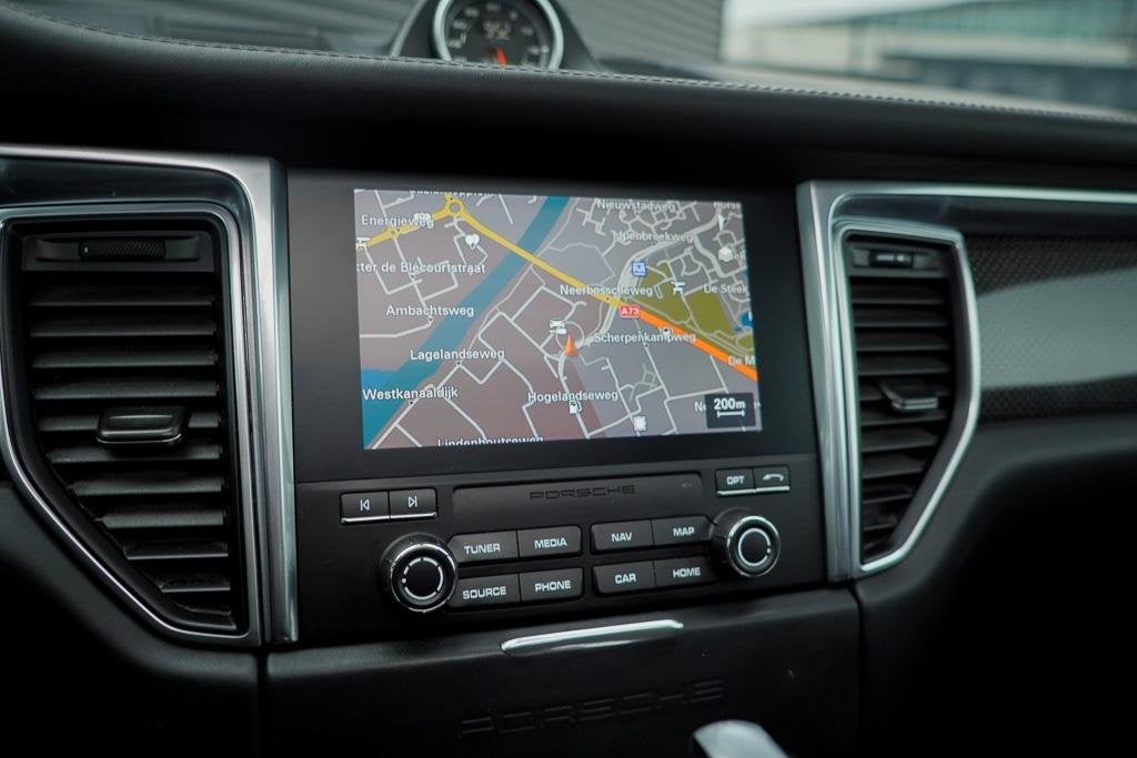 Foto 46 van Porsche Macan 3.0 GTS / Pano / Luchtvering / Trekhaak / Spor