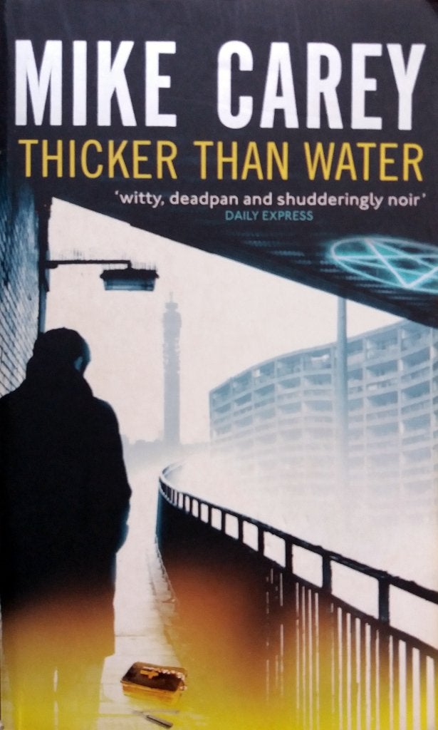 Mike Carey - Thicker Than Water (ENGELSTALIG), Boeken, Ophalen of Verzenden, Gelezen, Fictie