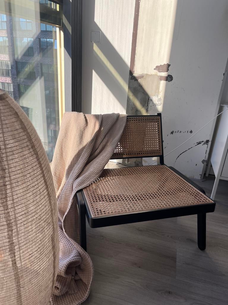 Stijlvolle Rotan Stoel van H&M Home, Huis en Inrichting, Stoelen, Zo goed als nieuw, Eén, Riet of Rotan, Zwart, Ophalen of Verzenden
