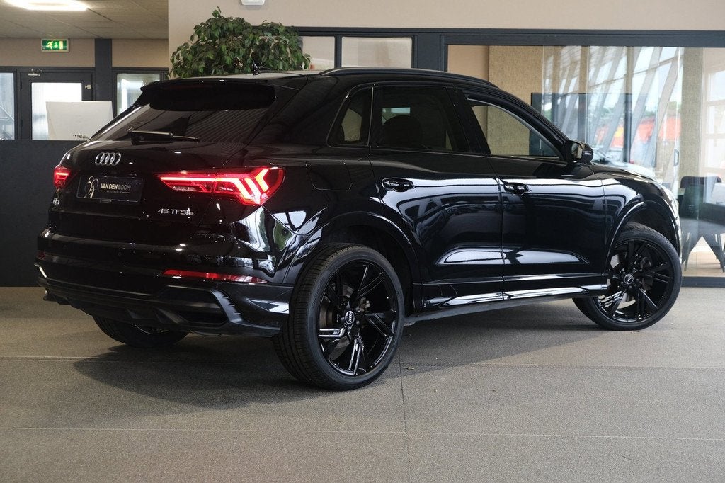 Audi Q3 45 TFSI e 245PK S-line Matrix Leder Navi Cam Elektri, Auto's, Audi, Gebruikt, Zwart, Grijs, Hybride Elektrisch/Benzine