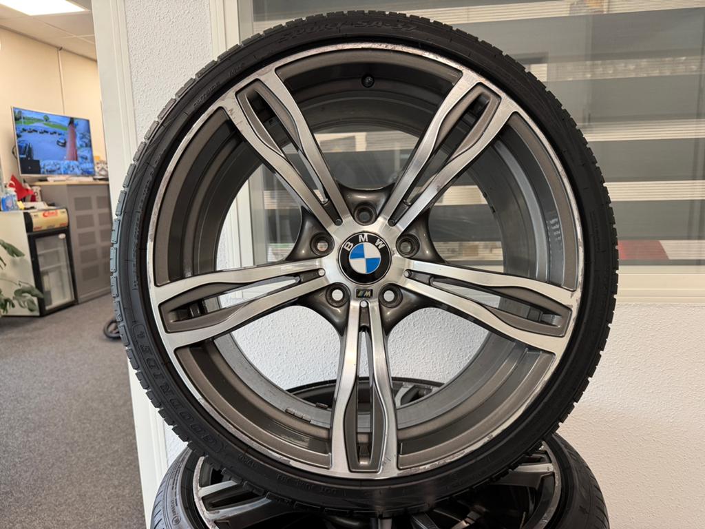 19” BMW M6 velgenset met zomerbanden! E46 E87 E90 5X120 ET35, Auto-onderdelen, Banden en Velgen, Gebruikt, Banden en Velgen, 235 mm