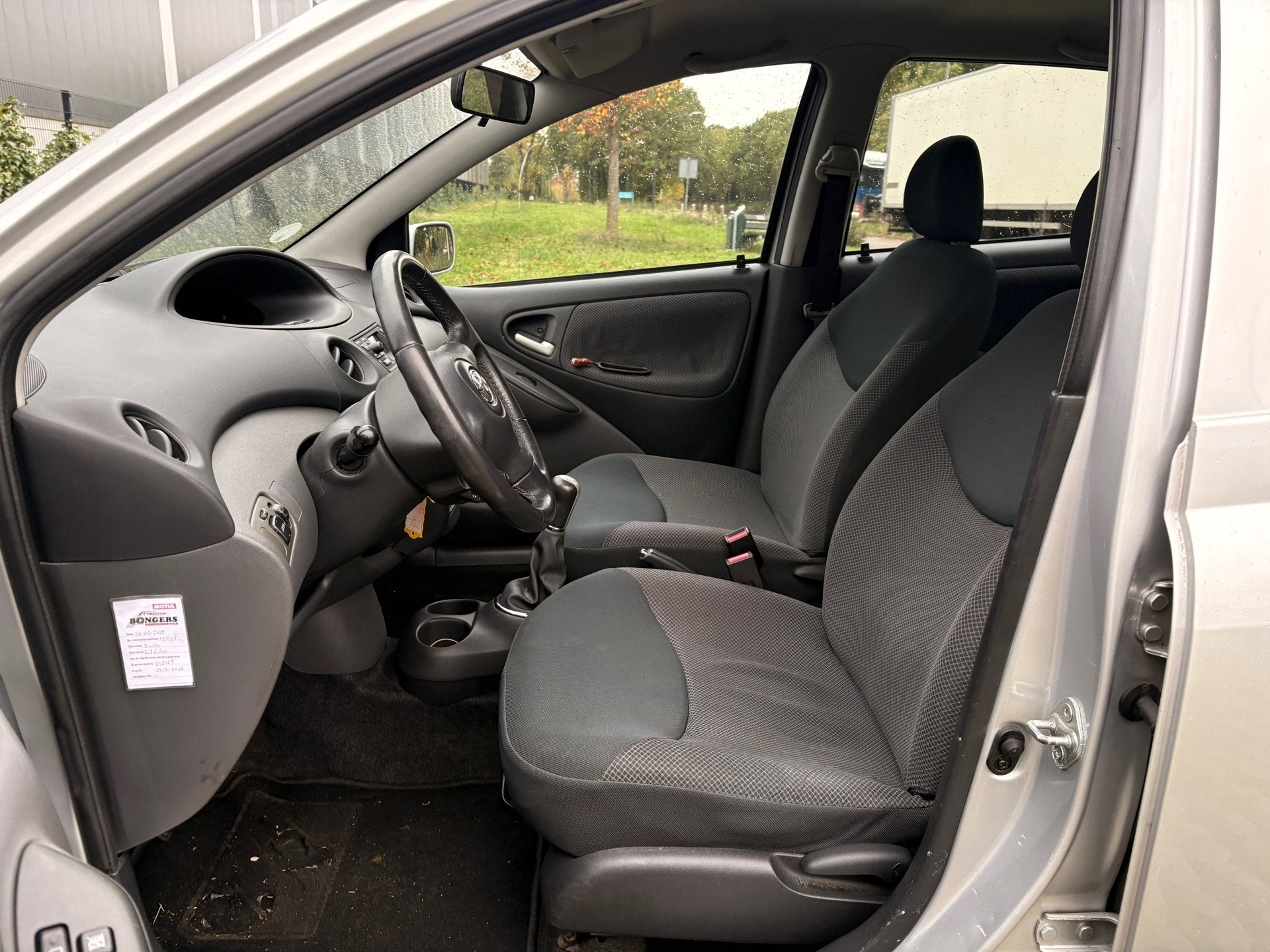 Toyota Yaris 1.3 VVT-i Sol - airco, Voorwielaandrijving, Stof, Gebruikt, 31 €/maand