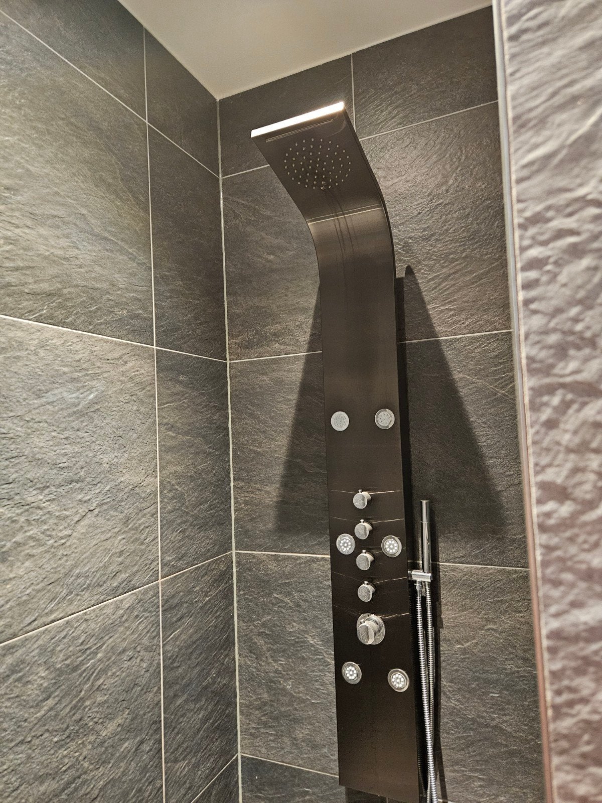 Moderne douchepaneel met regendouche en massagejets, Ophalen