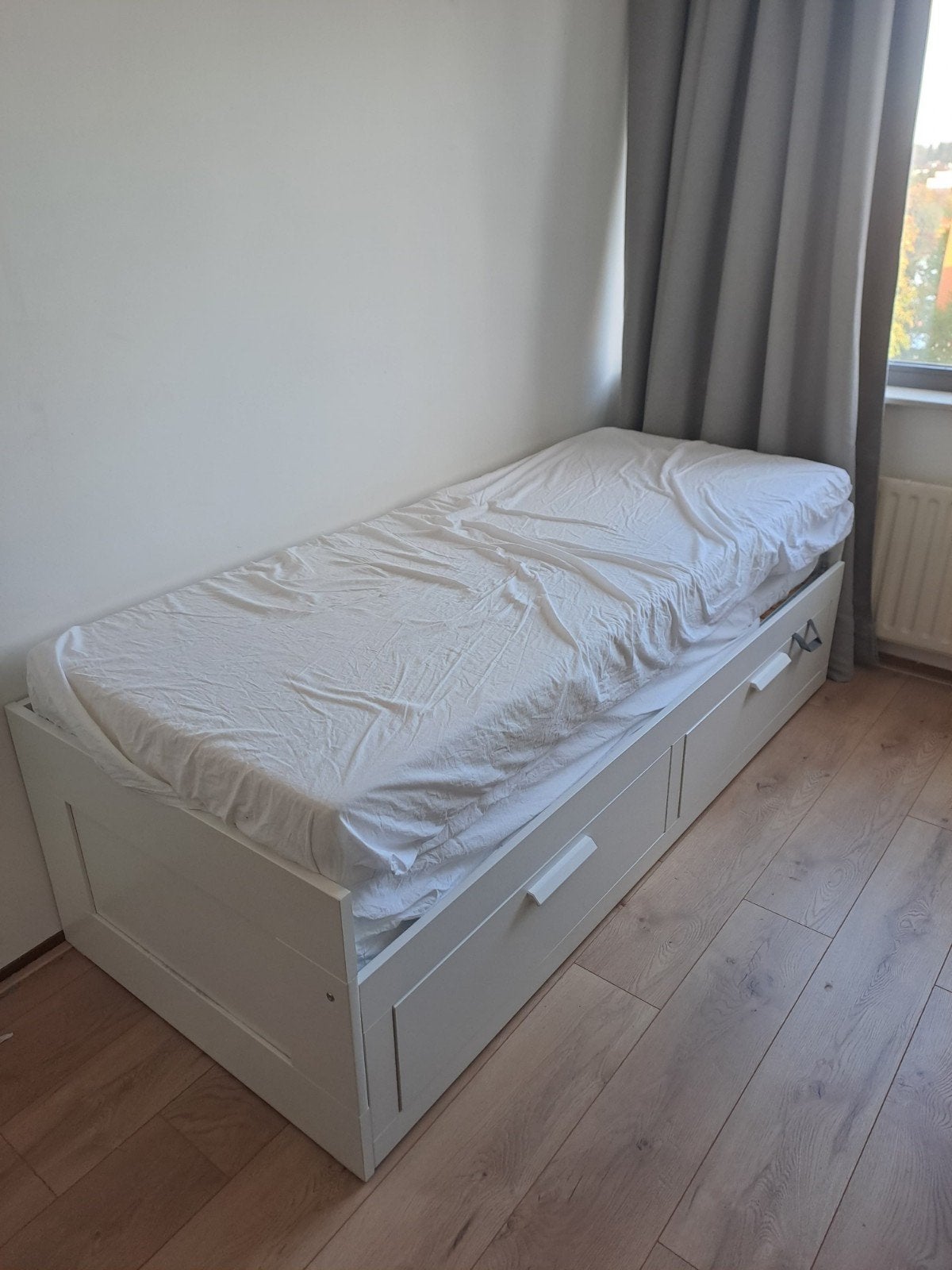 Ikea BRIMNES bed met 2 matrassen, zo goed als nieuw, Huis en Inrichting, Ophalen, Eenpersoons, Wit, Zo goed als nieuw
