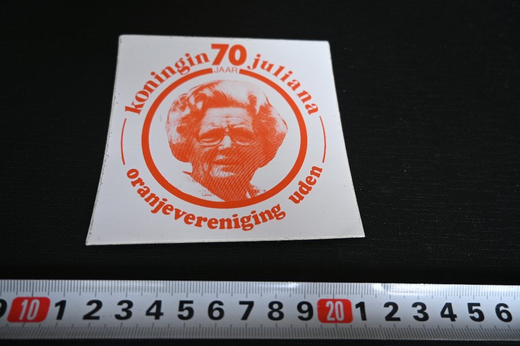 sticker Uden Oranjevereniging Koningin Juliana 70 jaar *, Verzamelen, Ophalen, Zo goed als nieuw