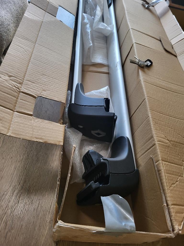 dakdragers origineel renault megane 4 estate 100 euro, Auto diversen, Dakdragers, Ophalen, Zo goed als nieuw