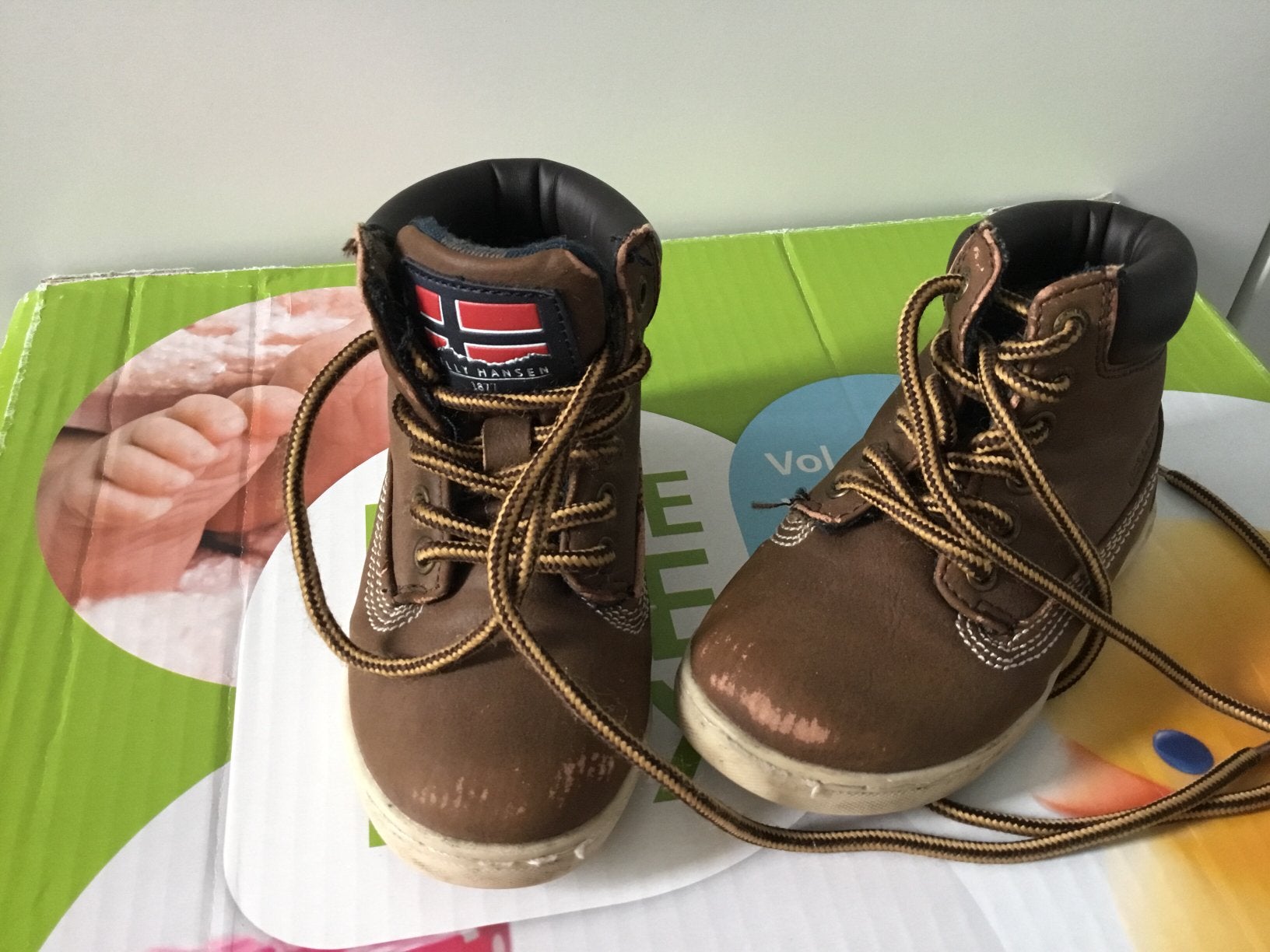 Bruine hoge schoenen maat 22 jongen sneakers Helly hansen, Schoenen, Ophalen of Verzenden, Zo goed als nieuw, Jongen