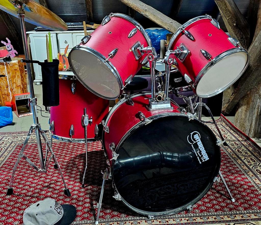 Rood drumstel - compleet met bekkens en kruk, Muziek en Instrumenten, Drumstellen en Slagwerk, Ophalen of Verzenden, Gebruikt