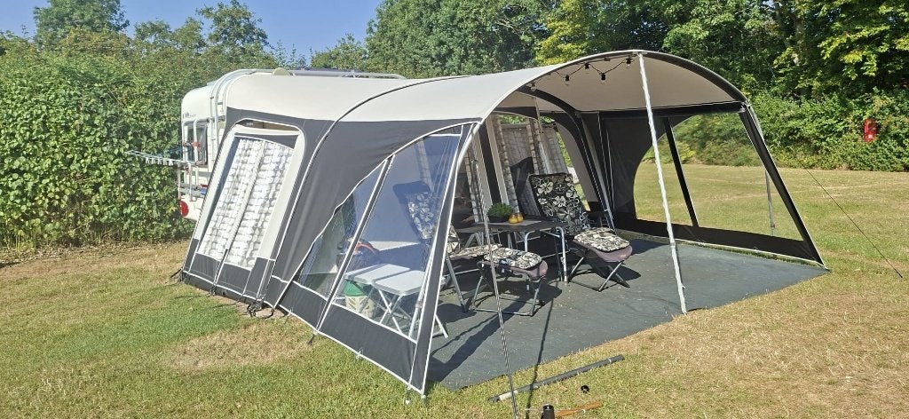 Hobby De Luxe Easy 400 caravan met voortent, Hobby, Omvormbare zithoek, Treinzit, Particulier