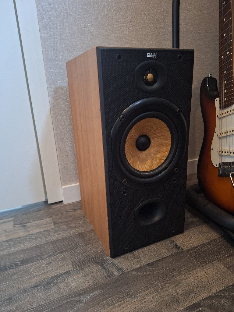 Complete HiFi set: B&W DM 602, Rotel en Chromecast Audio, Ophalen, Stereo speakers, 120 tot 150 watt, Zo goed als nieuw