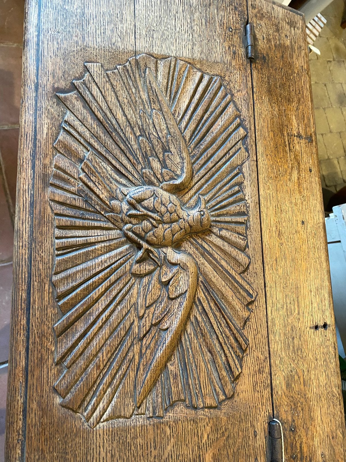 Antiek Frans eiken kast met afbeelding heilige geest, Antiek en Kunst, Antiek | Meubels | Kasten, Ophalen