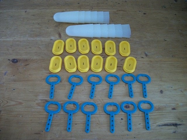 12 Tupperware IJsjes  ( om zelf ijsjes te maken ), Huis en Inrichting, Keuken | Tupperware, Ophalen of Verzenden, Gebruikt, Overige typen