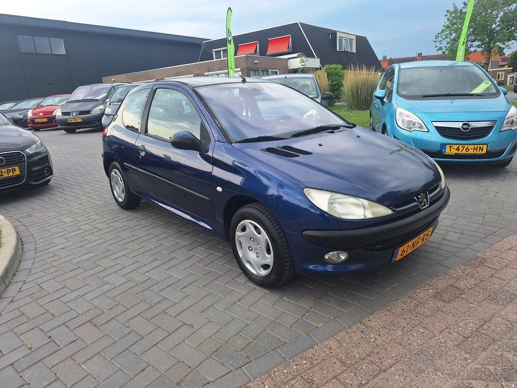 Peugeot 206 1.4 Gentry / Keurige auto / 95.149 km NAP !, Auto's, Voorwielaandrijving, 31 €/maand, 4 cilinders, Origineel Nederlands