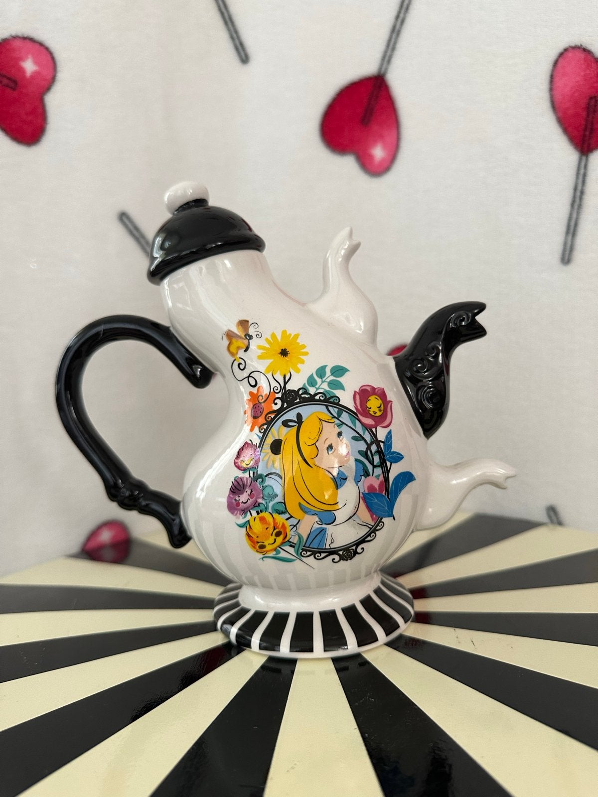 ALICE IN WONDERLAND - Theepot | Disney | Zelfzaam | Fantasy, Theepot/fluitketel, Nieuw, Ophalen of Verzenden, Steen/keramiek