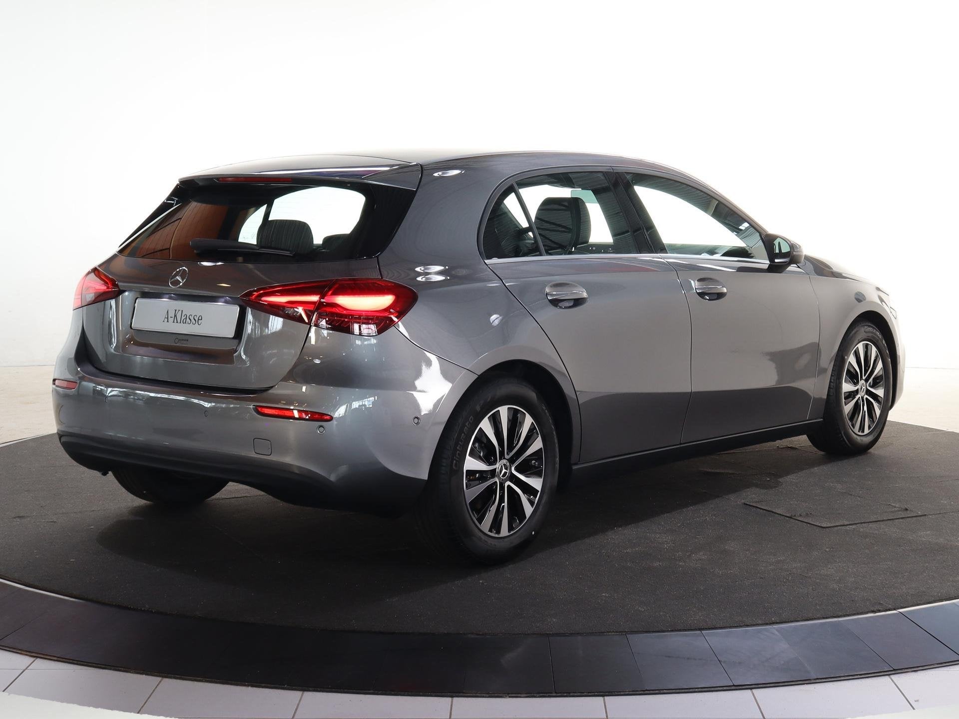 Mercedes-Benz A-klasse 180 Star Edition | Voorstoelen verwar, Dealer onderhouden, 136 pk, Gebruikt, 4 cilinders