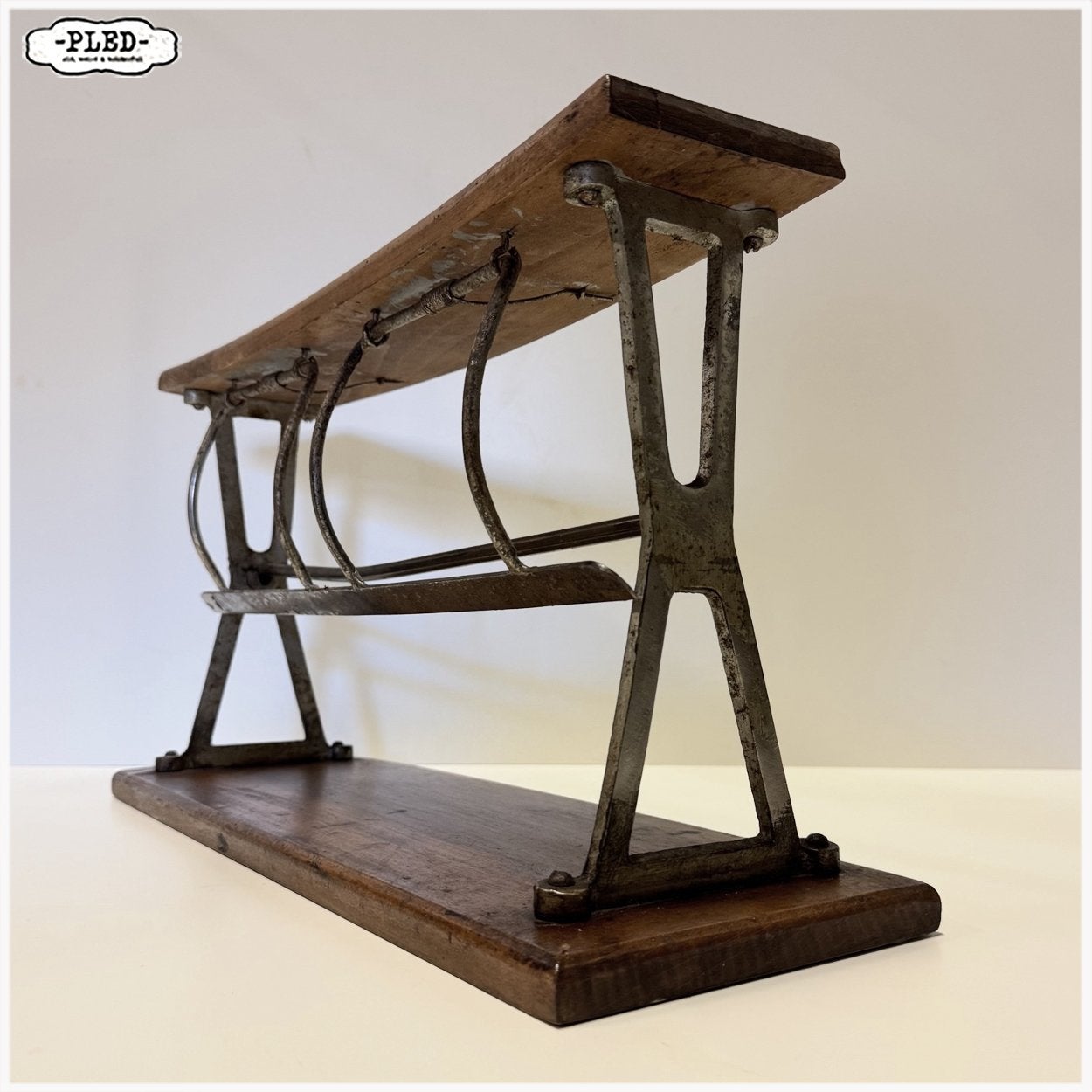 Oude toonbank papierrolhouder, Ophalen