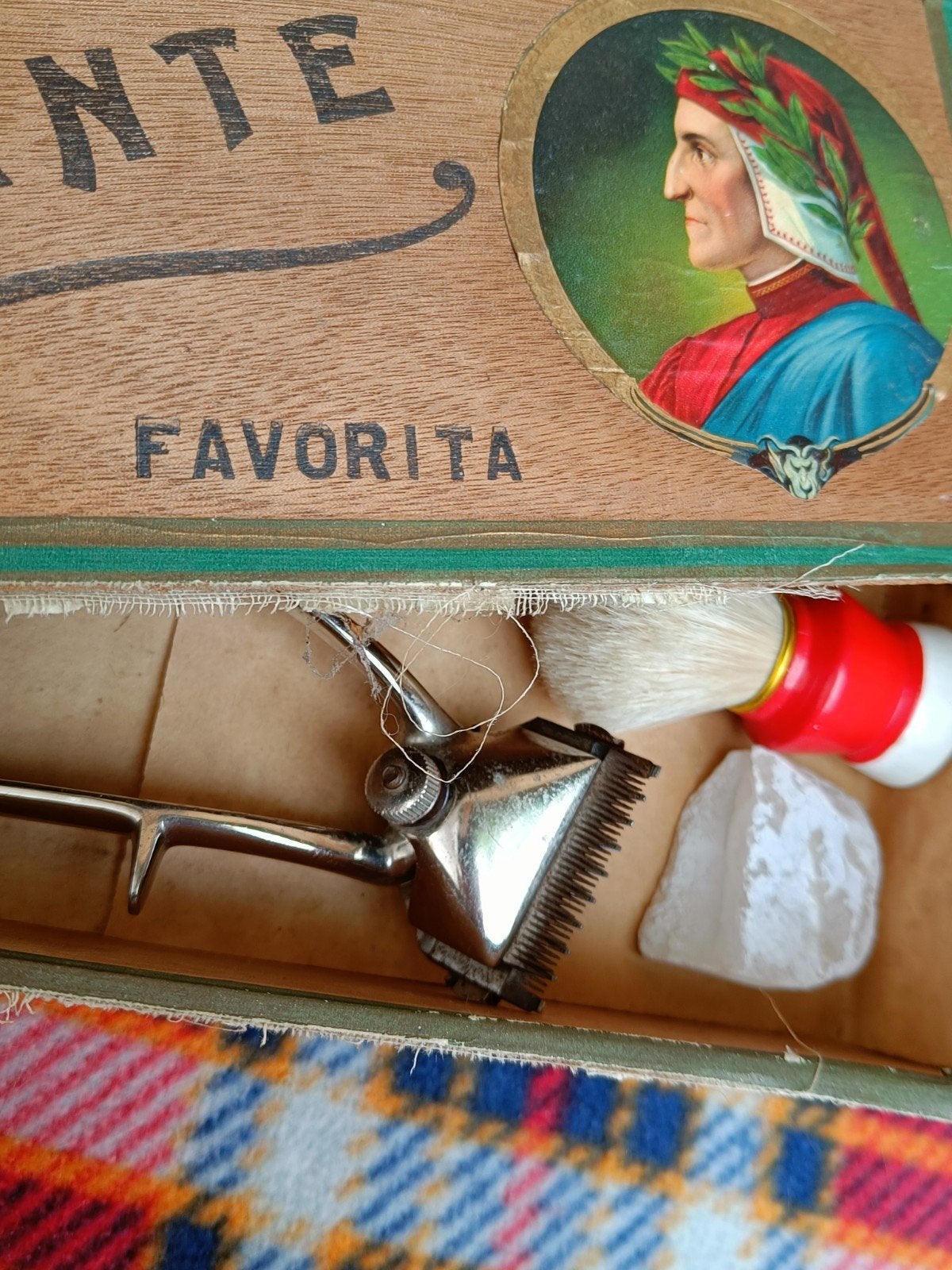 Lotje :tondeuse,scheerkwast ,aluin , kist Dante, Ophalen of Verzenden
