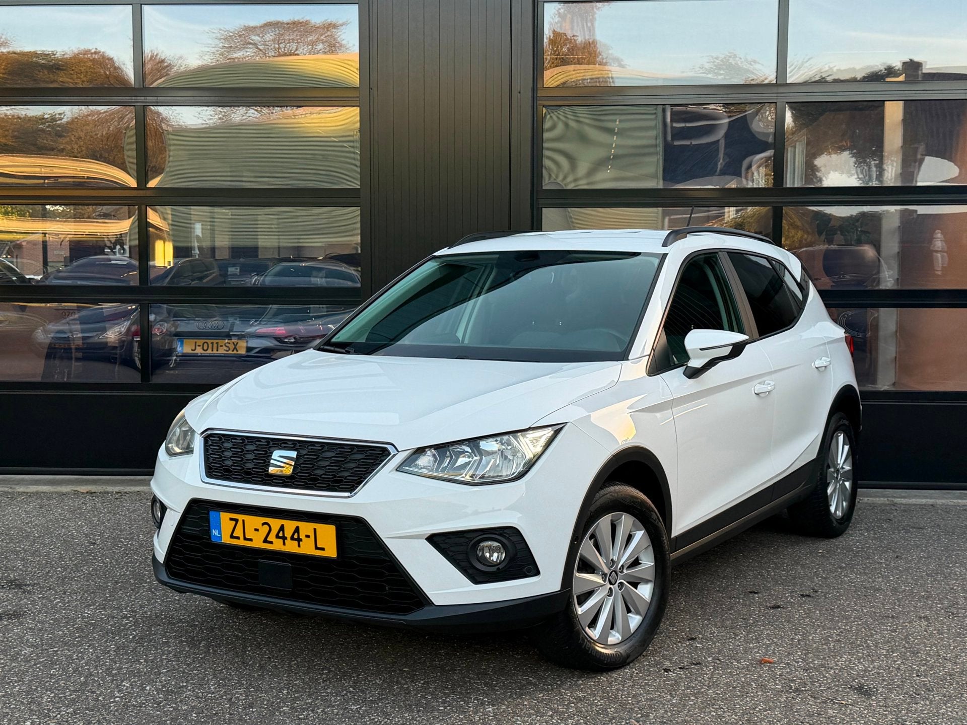 Seat Arona 1.0 TSI CarPlay Camera AdapCruise. Trekh., Voorwielaandrijving, Gebruikt, 95 pk, Origineel Nederlands