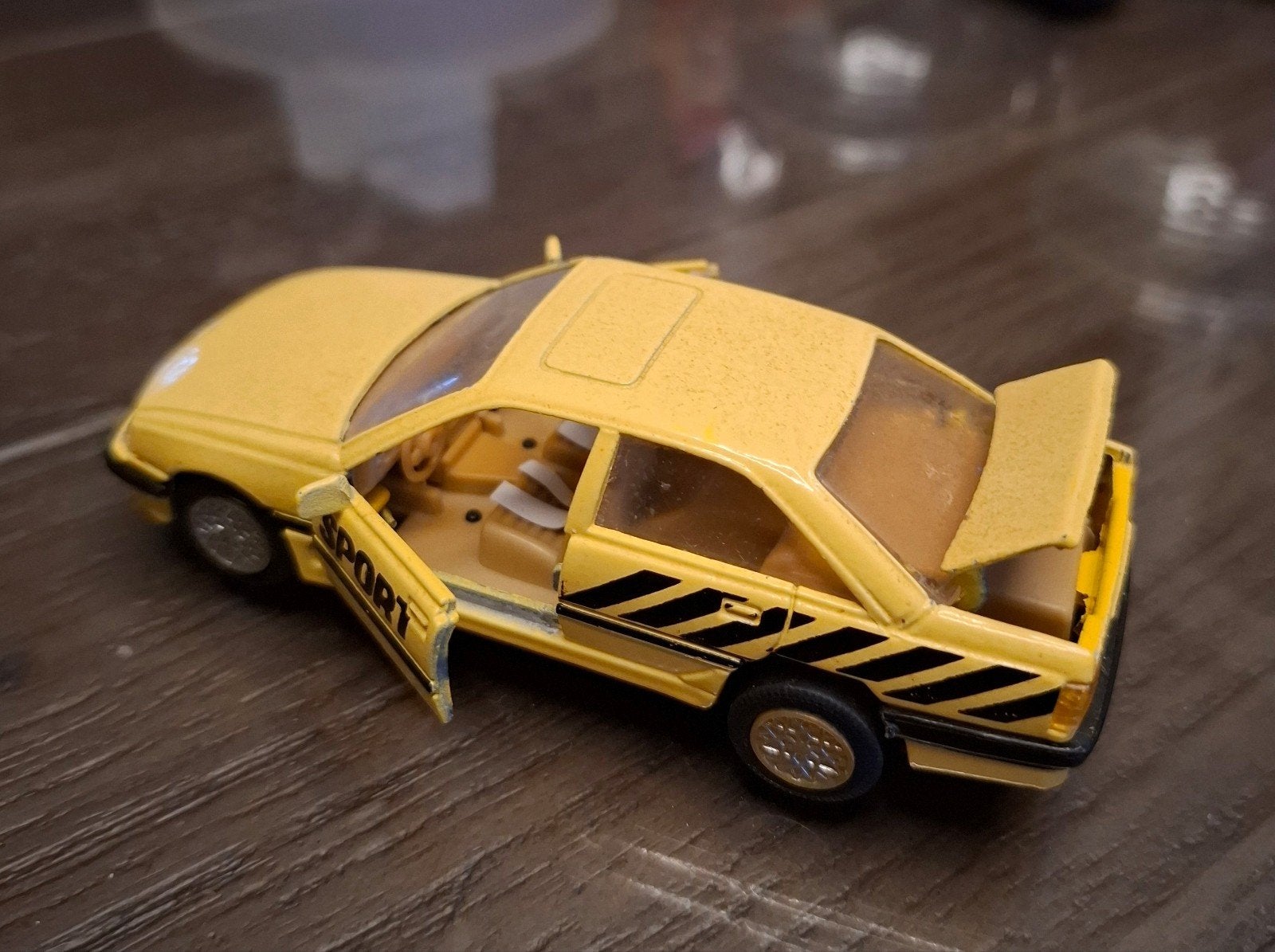 Opel Omega A (pull back actie) schaal 1:43, Ophalen of Verzenden