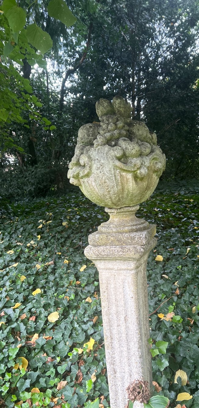 Gegoten stenen fruitmand op zuil - Twee delen, Tuin en Terras, Ophalen, Gebruikt, Beton, Overige typen