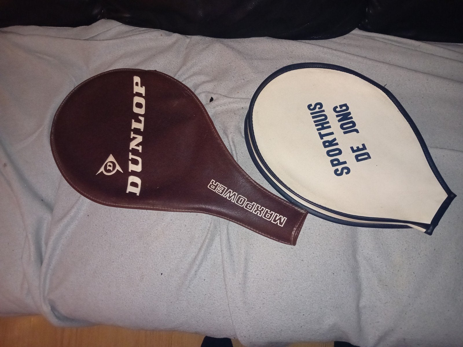 2 HOEZEN VOOR EEN TENNIS RACKET. €5 PER STUK, Ophalen of Verzenden, Zo goed als nieuw, Overige typen