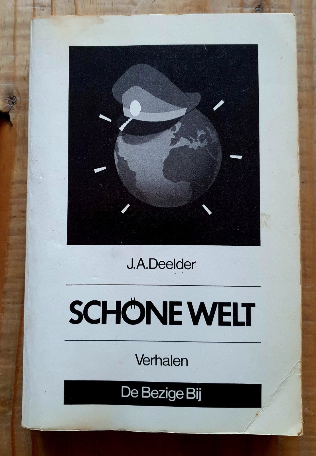 Jules Deelder - Schöne Welt met handtekening (vochtschade), Ophalen of Verzenden, Gelezen, Jules Deelder