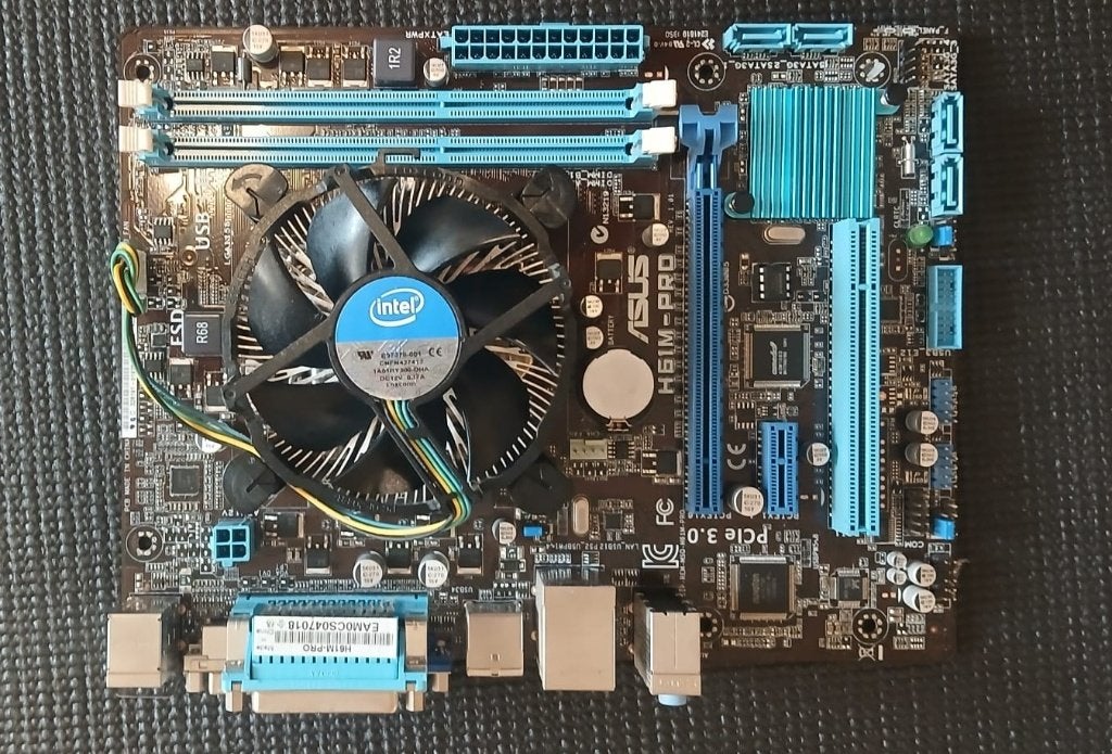 ASUS h61m Pro Moederbord met Intel CPU, Computers en Software, Moederborden, Verzenden, DDR3, Zo goed als nieuw, Micro-ATX