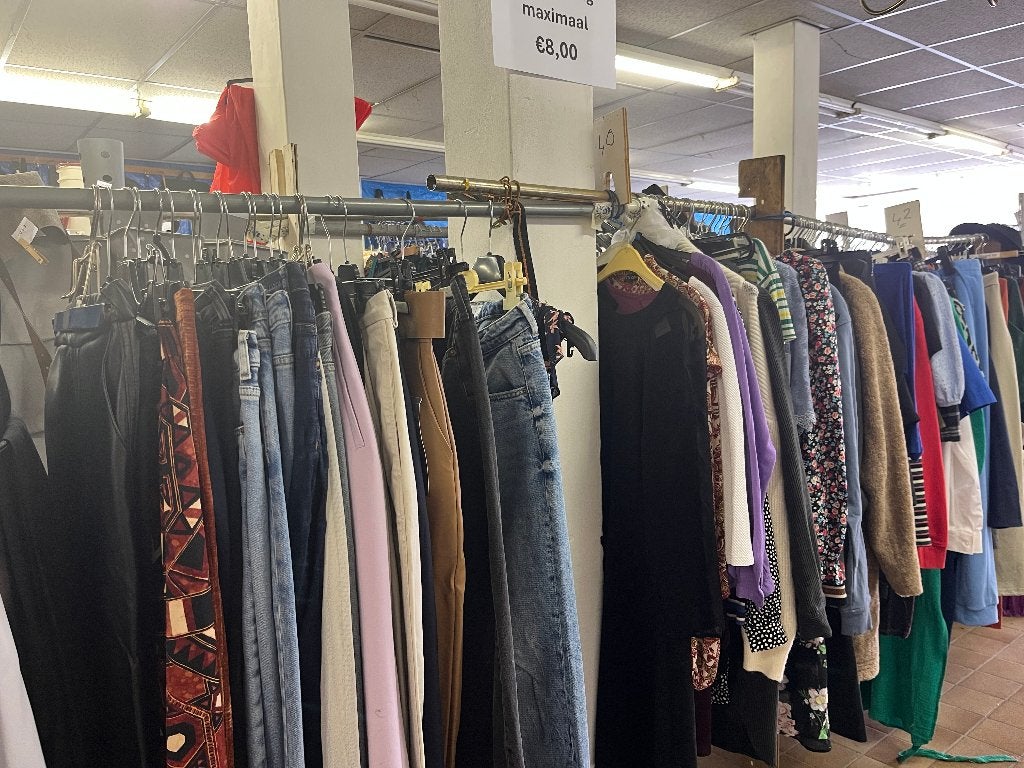 partij kleding, dames en heren diverse maten >550 stuks, Ophalen, Gedragen