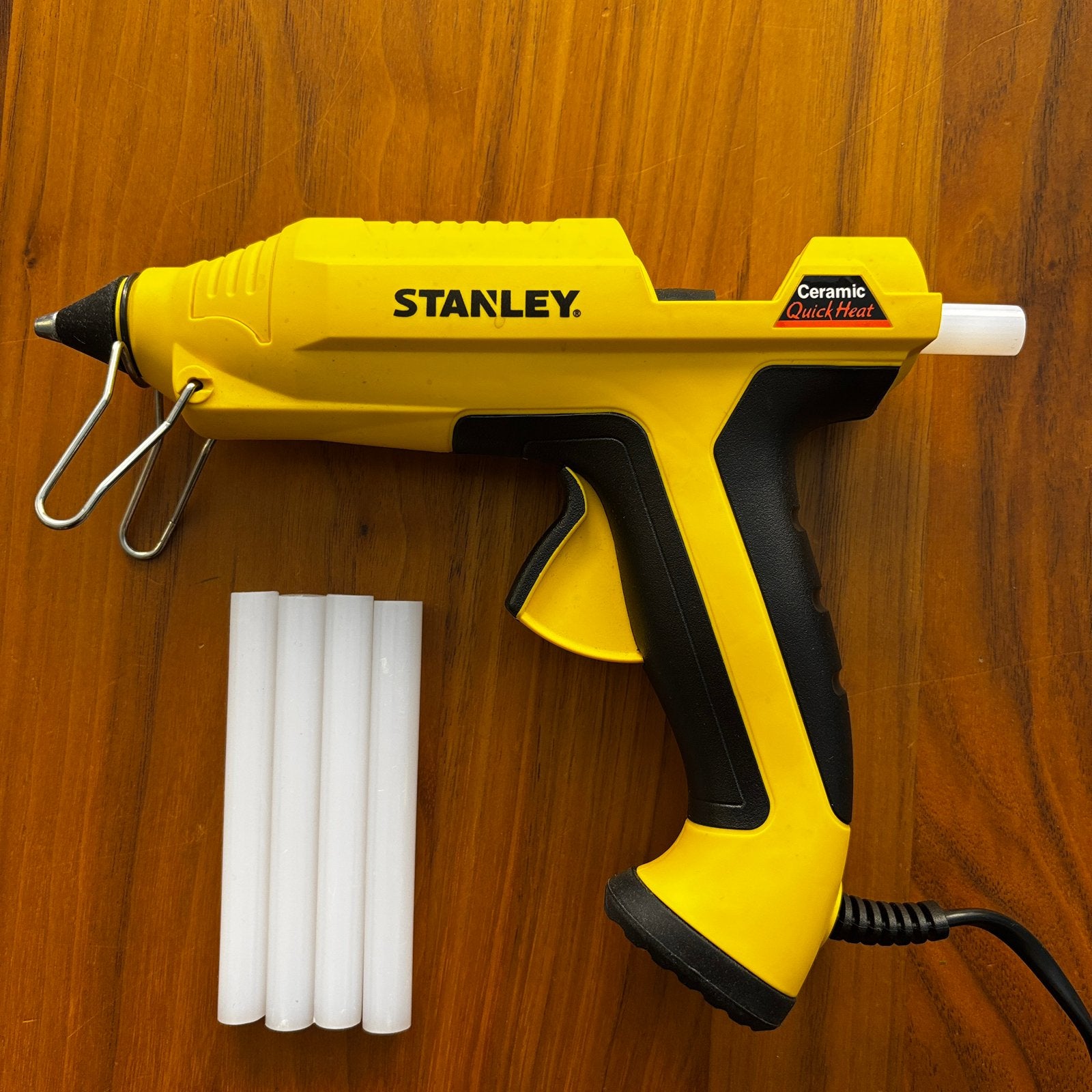 Stanley lijmpistool STHT6-70417 - 2x gebruikt + 4 sticks, Ophalen, Zo goed als nieuw