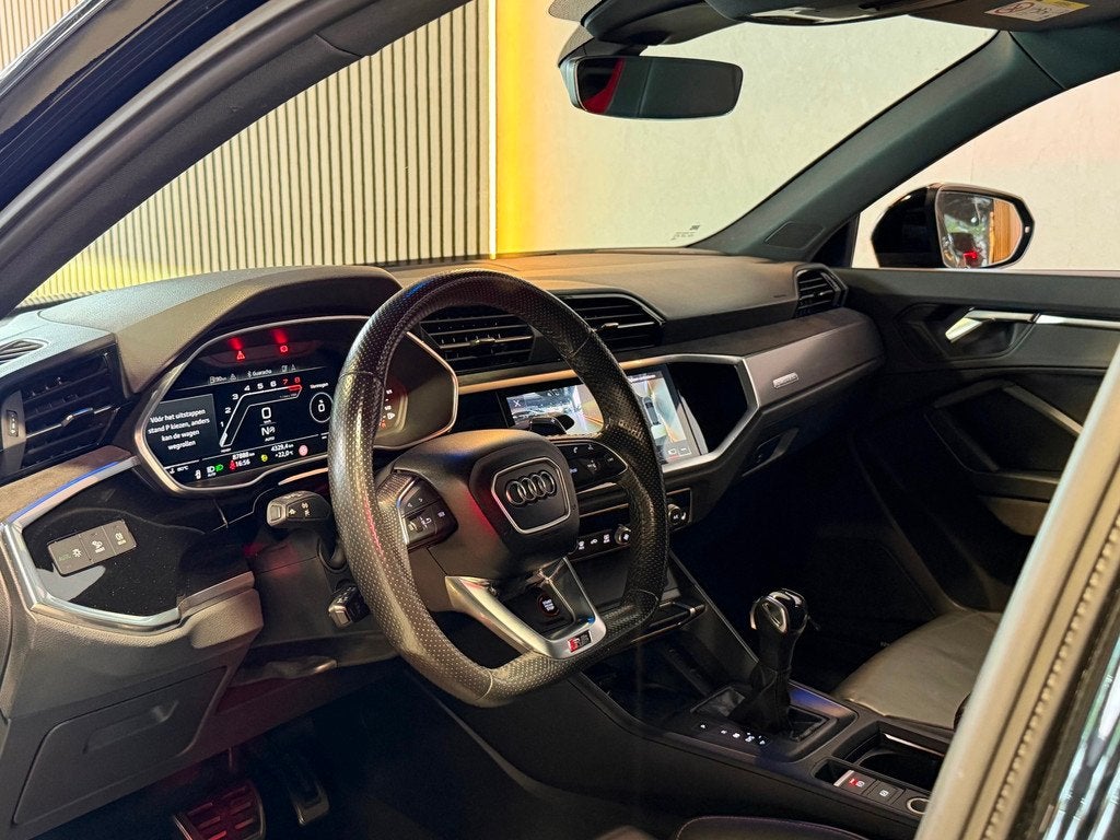 Audi Q3 Sportback TFSI RSQ3 Pano|Trekhaak|Sonos|360|Keyl|Ele, Auto's, Audi, Gebruikt, 1675 kg, Zwart, 10 km/l