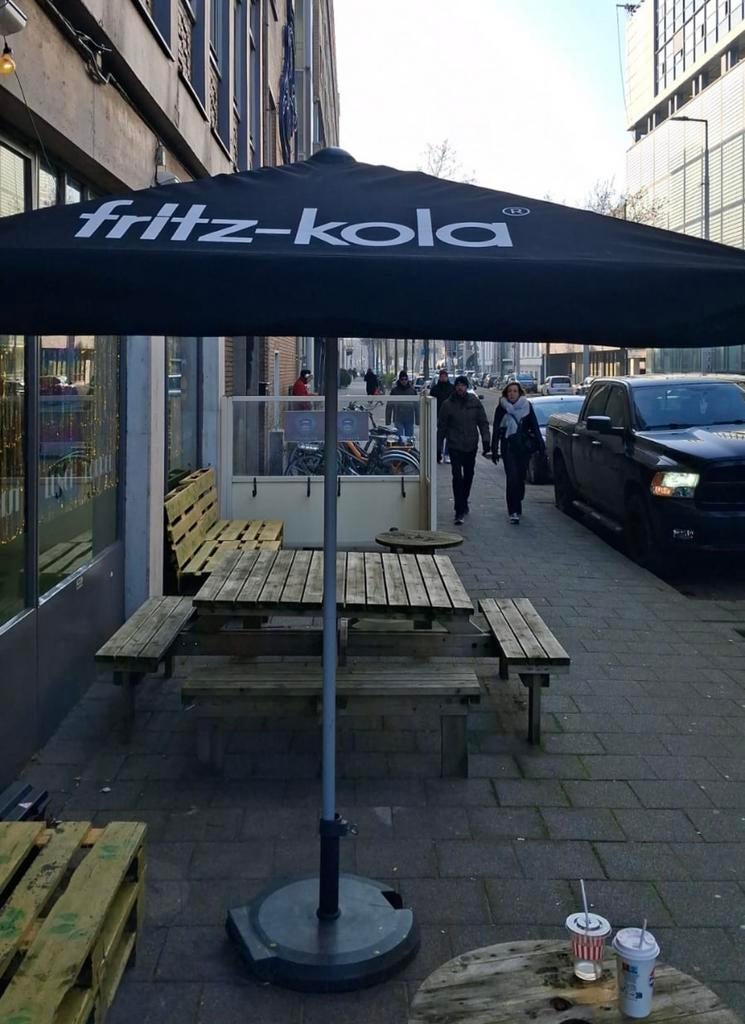 Horeca Parasols Fritz-Kola & Lipton Ice Tea, Tuin en Terras, Parasols, Ophalen of Verzenden, Zo goed als nieuw, Minder dan 1 meter