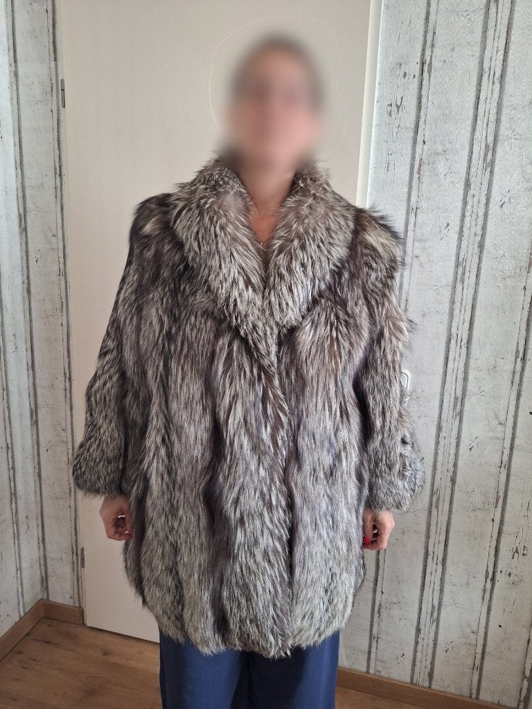 Volumineuze elegante zilvervos bontjas, maat 42-44, L, Maat 42/44 (L), Zo goed als nieuw, Grijs, Max Gunzel