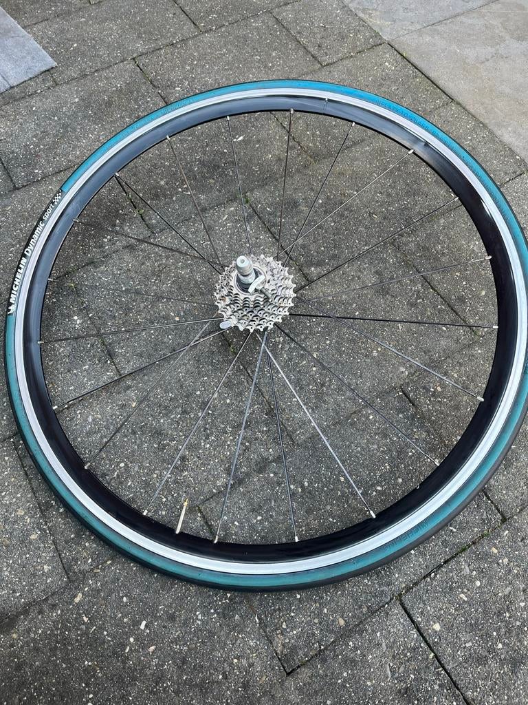 Wiel met Michelin Dynamic Sport band en cassette, Wiel, Ophalen of Verzenden, Zo goed als nieuw, Aluminium