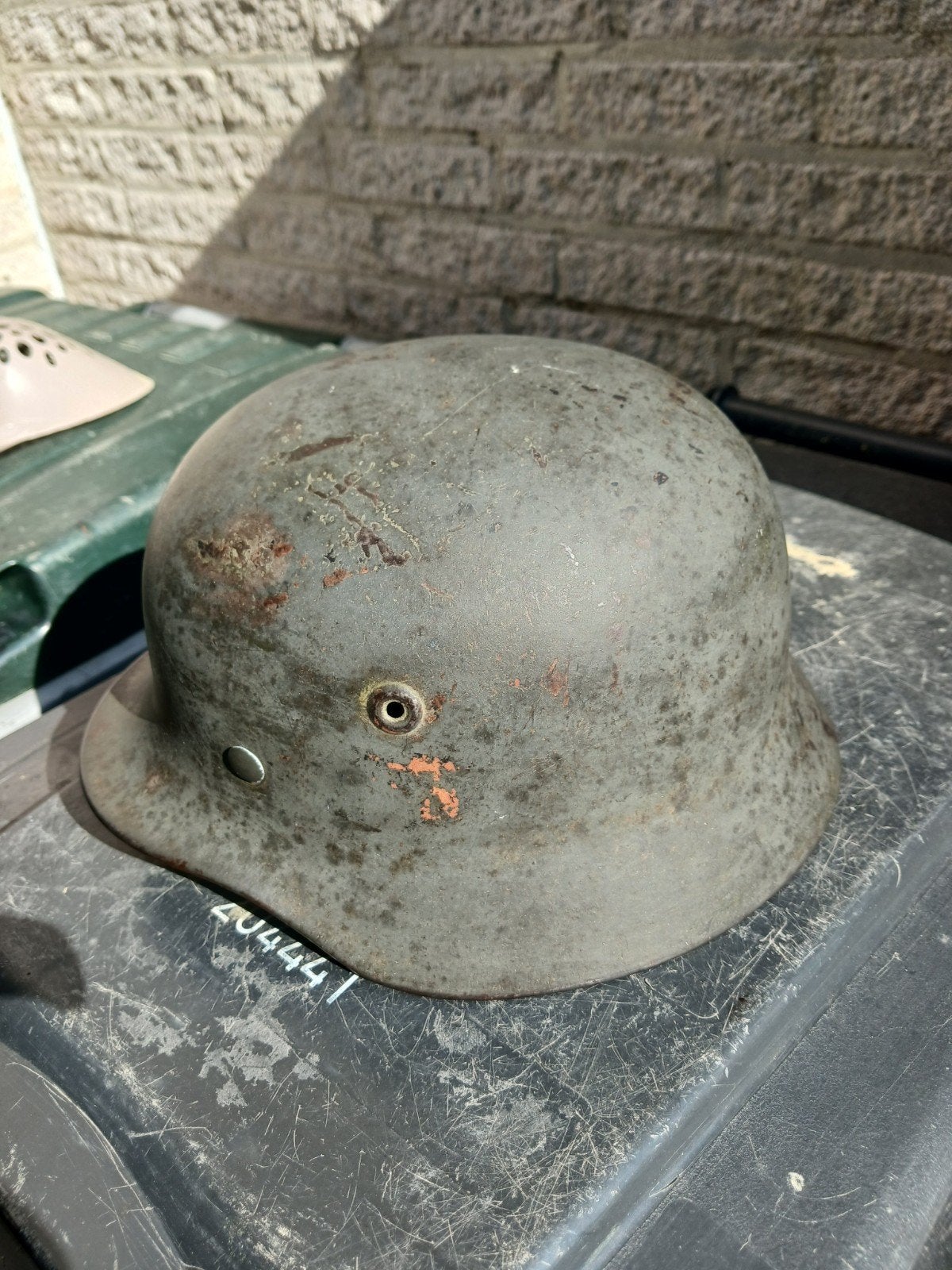 Duitse. Model 40 helm met org.binnenwerk + kinband, Ophalen of Verzenden, Duitsland, Helm of Baret