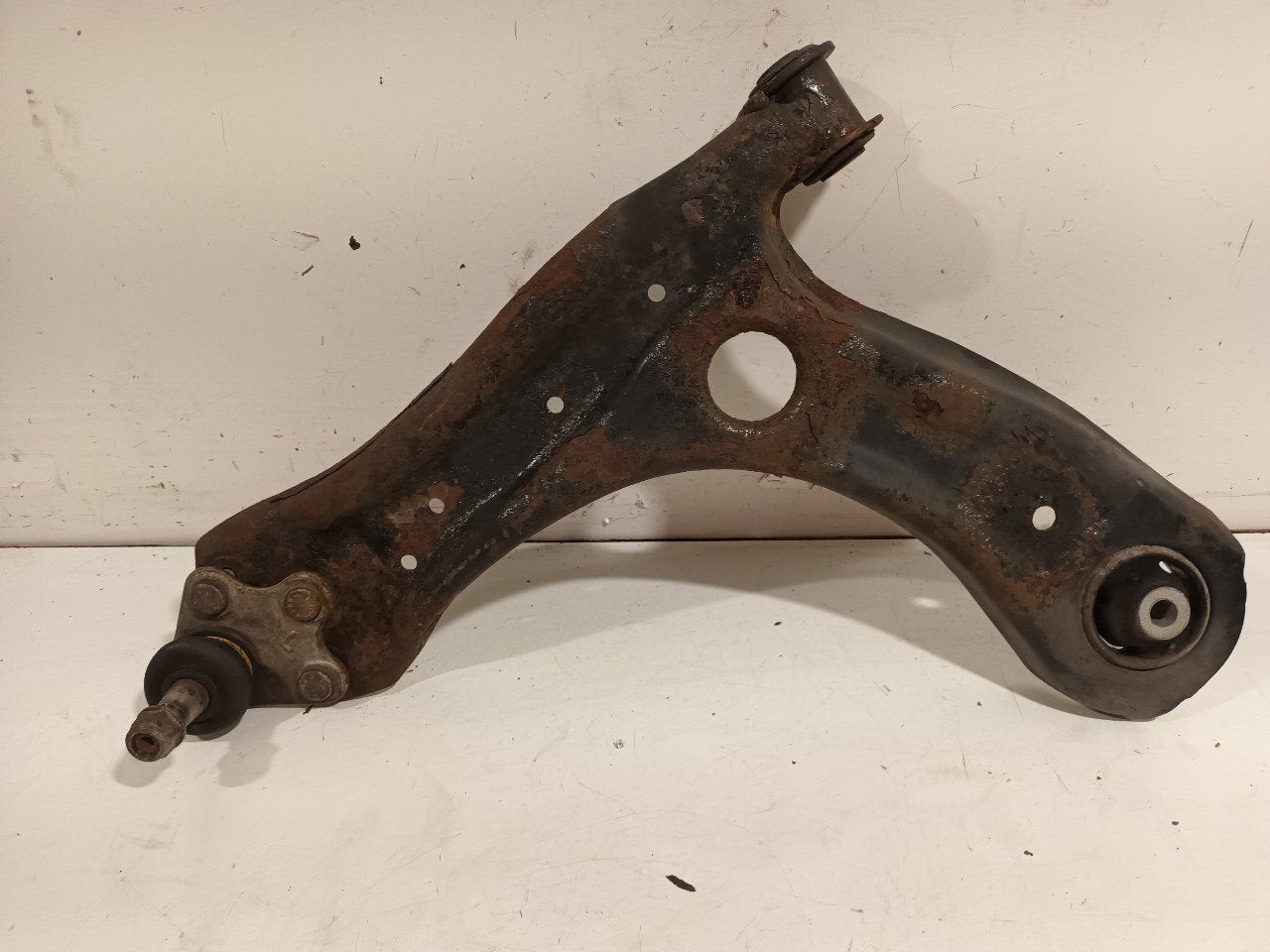 Draagarm links voor Seat Ibiza, Van der Ven Autorecycling B.V., Gebruikt, Ettenseweg 76, 4706 PB Roosendaal, The Netherlands, Herkomst onderdeel bekend