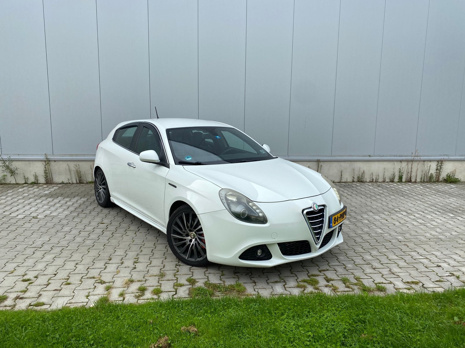 Giulietta distinctive 2011 NIEUW BEURT + APK AIRCO, CRUISE,, Auto's, Voorwielaandrijving, Automatische klimaatregeling, Zwart