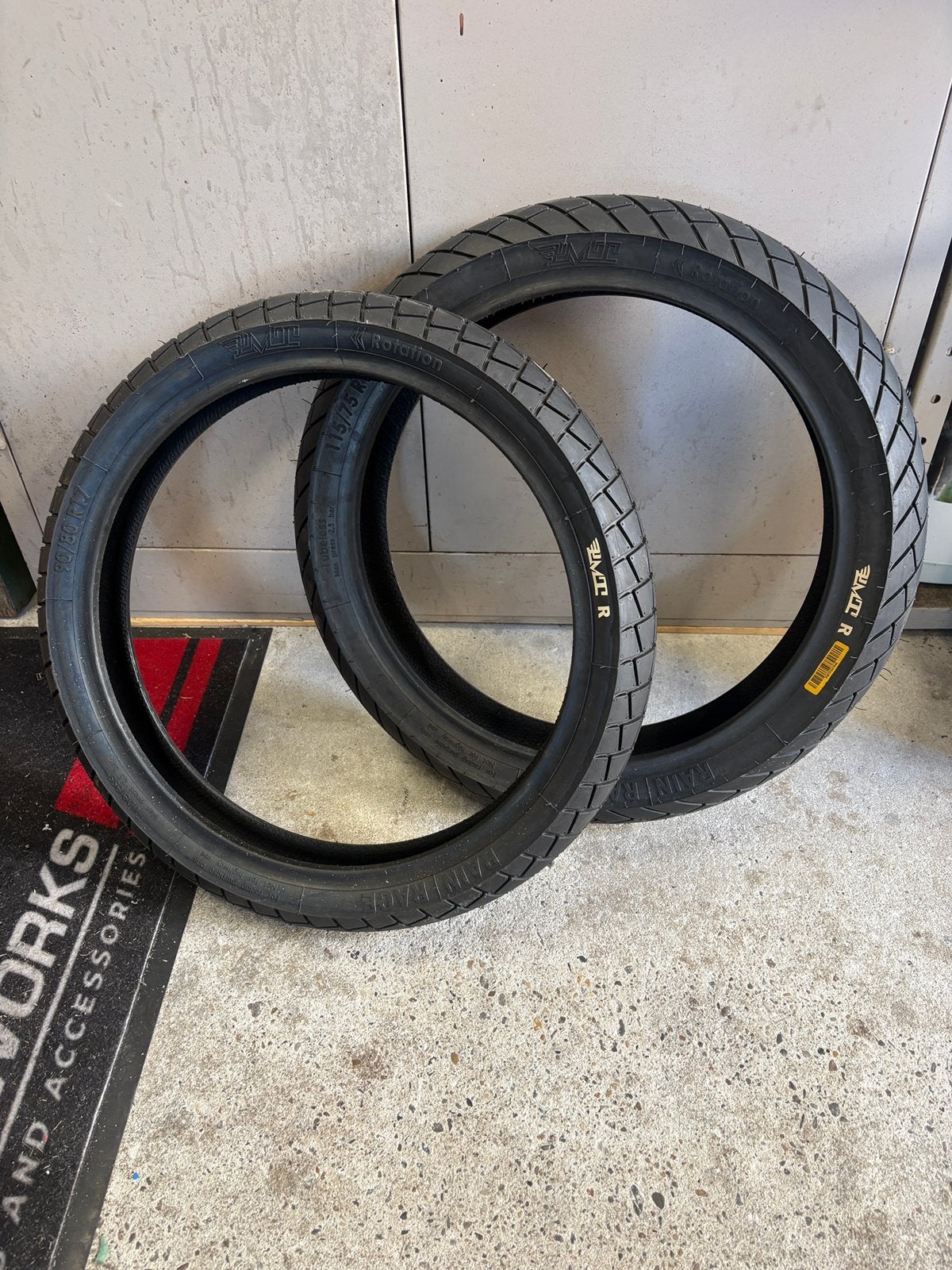 PMT R ongebruikte brommerband, Fietsen en Brommers, Ophalen of Verzenden, Nieuw, Overige typen