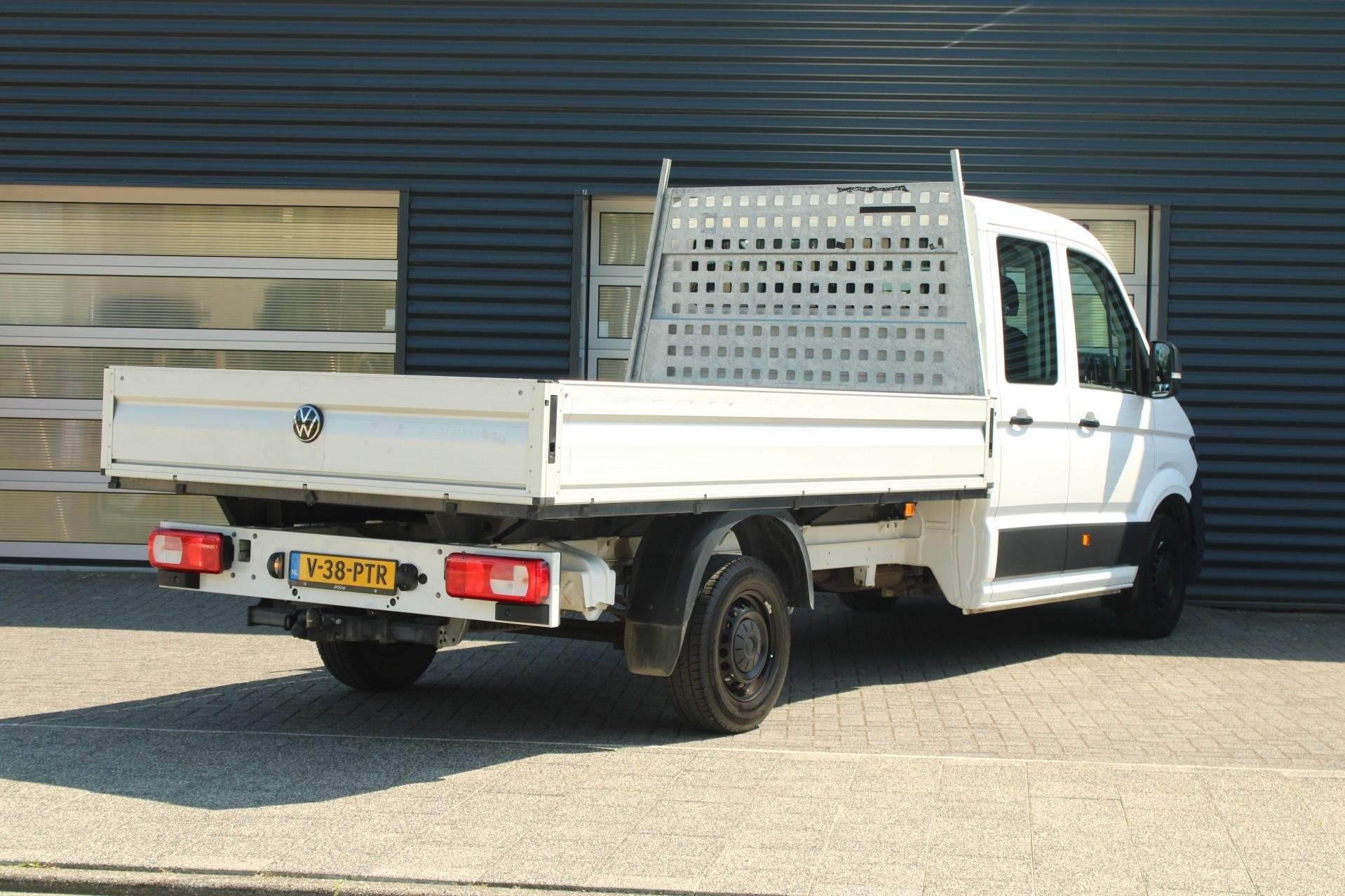 Volkswagen Crafter 35 2.0 TDI 140pk L4 DC Trendline | Open L, Voorwielaandrijving, 12 maanden, Stof, Gebruikt