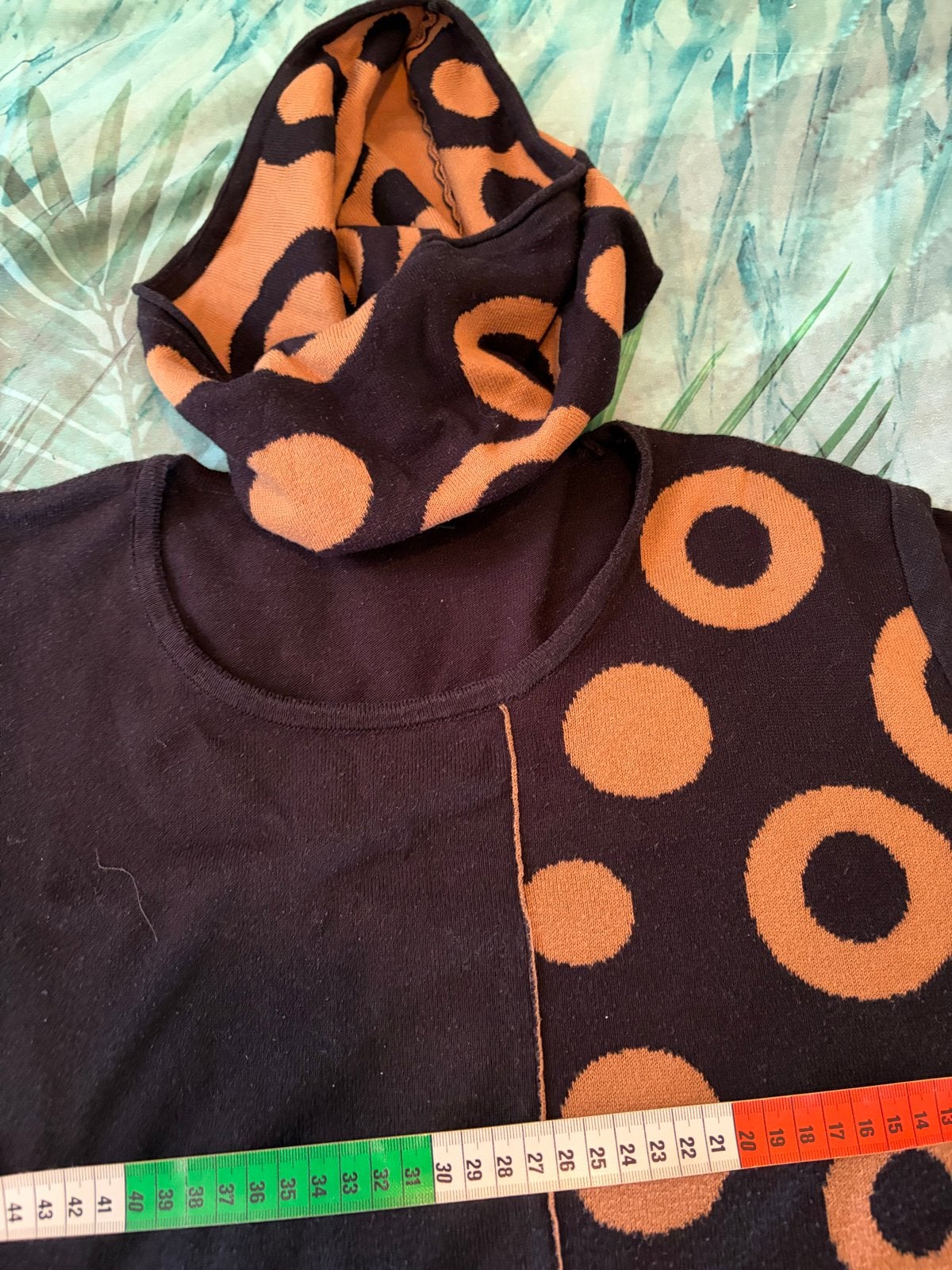 Trui met losse kol en cirkelpatroon 50, Kleding | Dames, Ophalen of Verzenden, Gedragen, Maat 46/48 (XL) of groter, Zwart