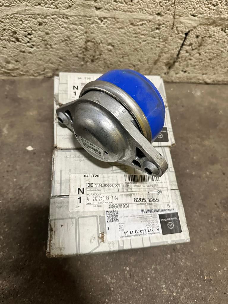 Mercedes-Benz Motorsteun Motorlager A 212 240 73 17 64 E63 A, Ophalen of Verzenden, Nieuw, Mercedes-Benz