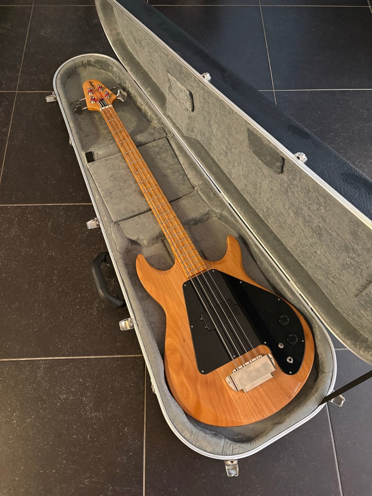 Epiphone Grabber (‘24) incl Hiscox PRO II-EBP case, Muziek en Instrumenten, Snaarinstrumenten | Gitaren | Bas, Ophalen, Zo goed als nieuw