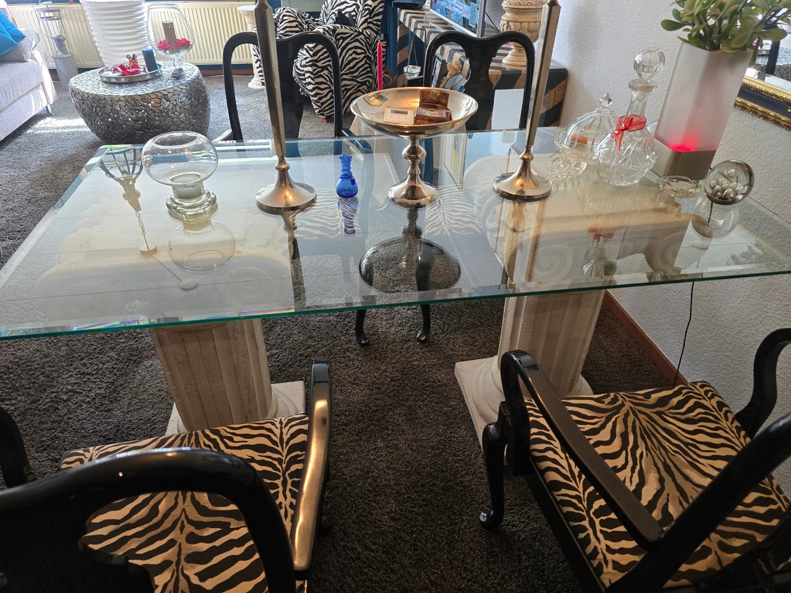 Glazen eettafel met zuilpoten en 4 stoelen, Ophalen, Gebruikt, 100 tot 150 cm, Klassiek, Modern, Eclectisch