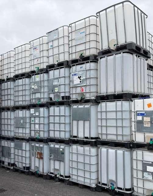 IBC Container 1000L Watertank met Kooi op Pallet, Niet ingevuld, Niet ingevuld, Ophalen of Verzenden, Zo goed als nieuw