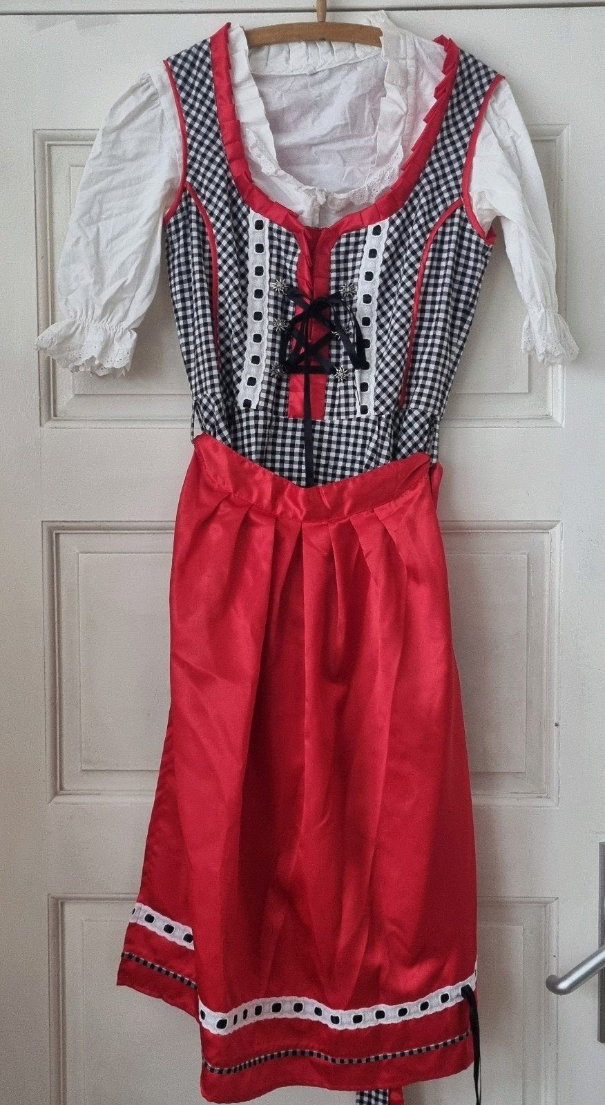 Mooie complete dirndl zwart geblokt rood mt 38 oktoberfeest, Maat 38/40 (M), Ophalen of Verzenden, Kleding, Karnevalswierts