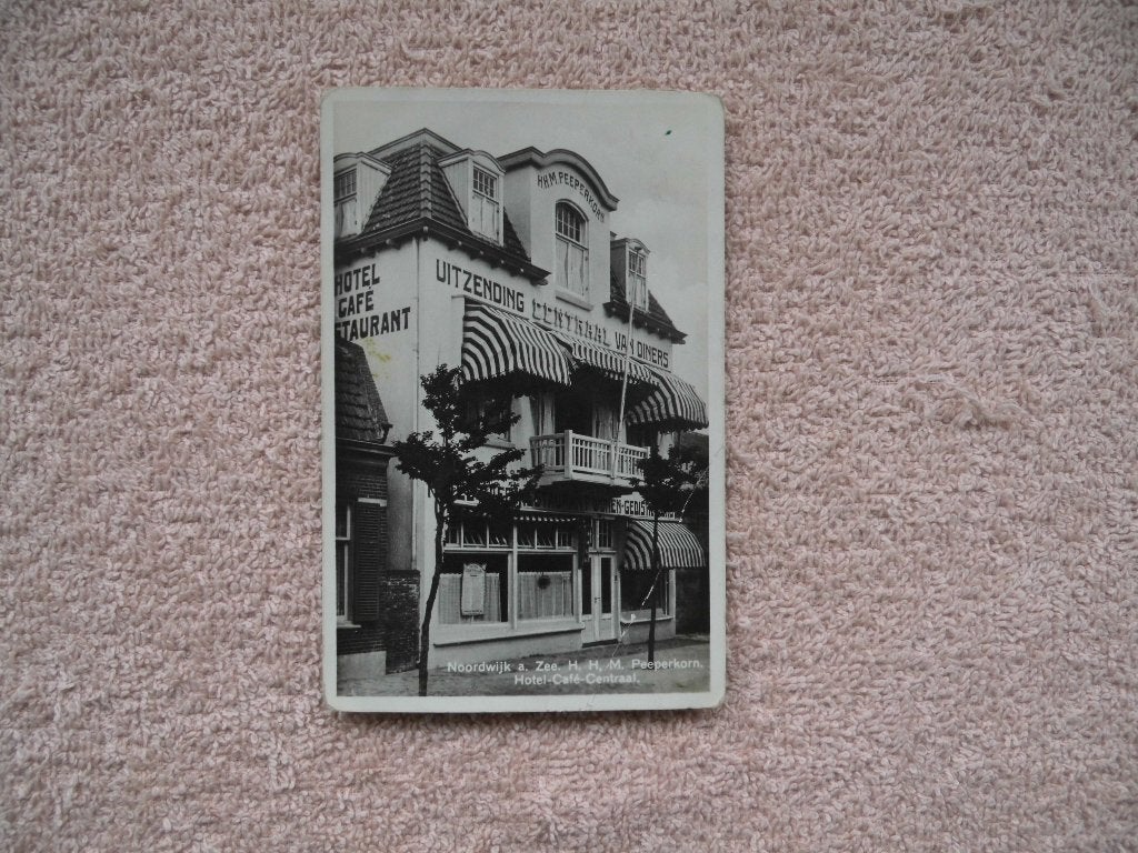 Noordwijk aan Zee, H.H.M. Peeperkorn. Hotel Cafe Centraal, Ophalen of Verzenden, 1920 tot 1940, Ongelopen, Zuid-Holland