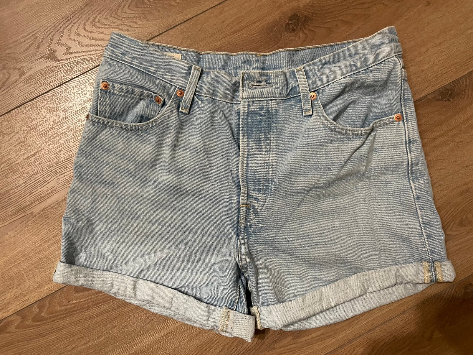 Korte spijkerbroek Levis 501 mt.28/S, Ophalen of Verzenden, Zo goed als nieuw, Blauw, W28 - W29 (confectie 36)