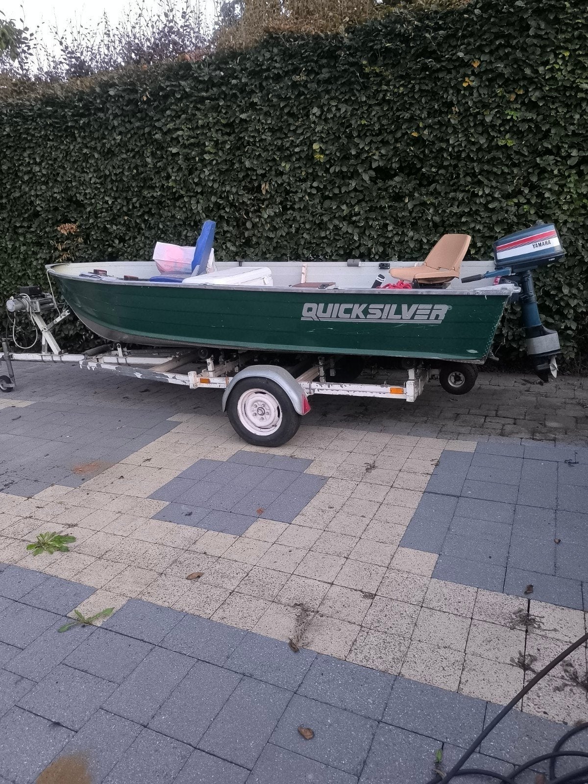 Quicksilver 450 SF boot met trailer motoren en accu's, 10 tot 30 pk, Gebruikt, Ophalen of Verzenden, Buitenboordmotor